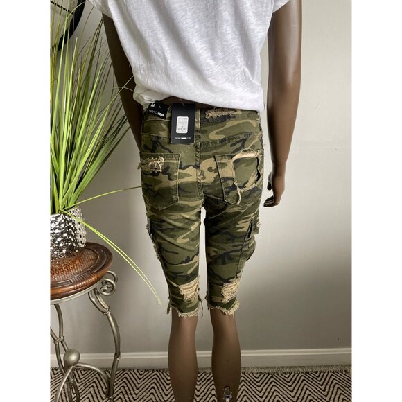 NWT FASHION NOVA Camo Killin It Cargo Bermuda Distressed Shorts Size M - Picture 4 of 11